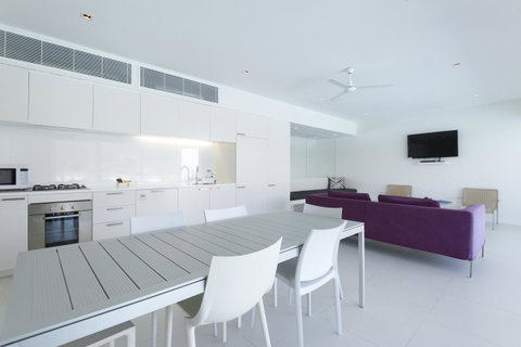 Pool Resort Port Douglas - Melbourne Tourism 21