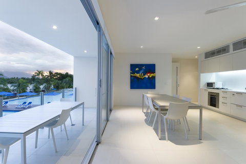 Pool Resort Port Douglas - Melbourne Tourism 16