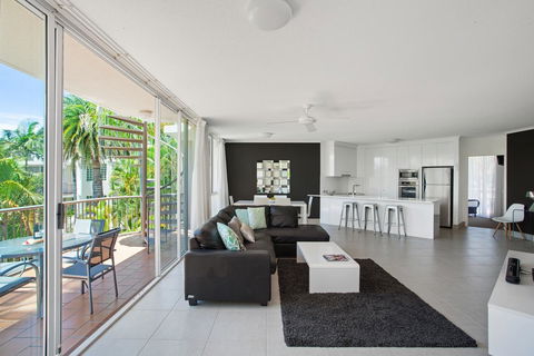 Noosa Tropicana - Melbourne Tourism 10