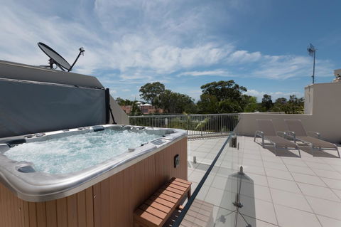 Noosa Tropicana - Melbourne Tourism 38