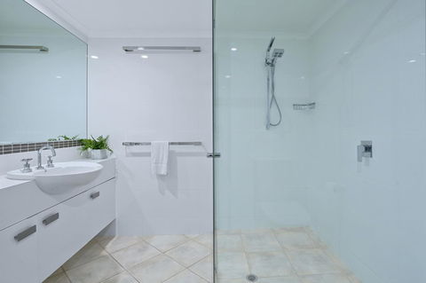 Noosa Tropicana - Melbourne Tourism 24