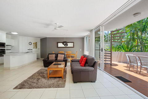 Noosa Tropicana - Melbourne Tourism 21