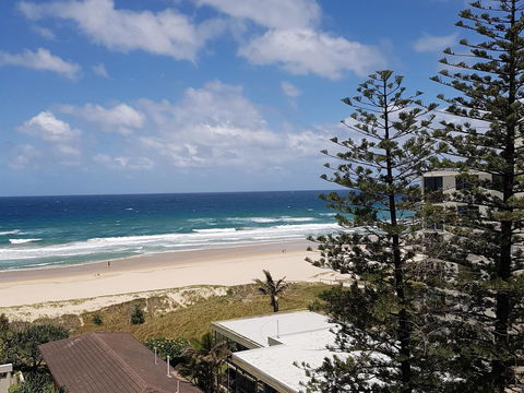 Surfers Chalet - Melbourne Tourism 35