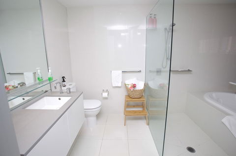 Circle Luxury Holidays - Melbourne Tourism 6