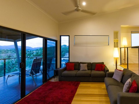 Shorelines - Melbourne Tourism 21