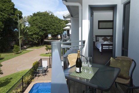Woodville Beach Townhouse 5 - Melbourne Tourism 4