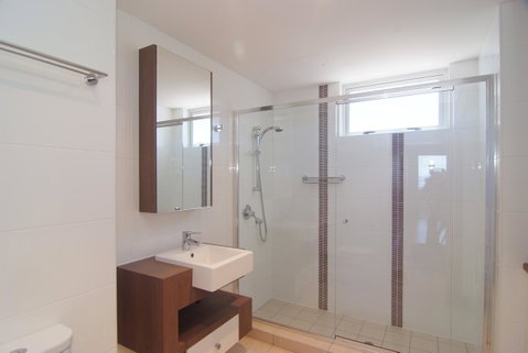 Coral Cove Apartments - Melbourne Tourism 10
