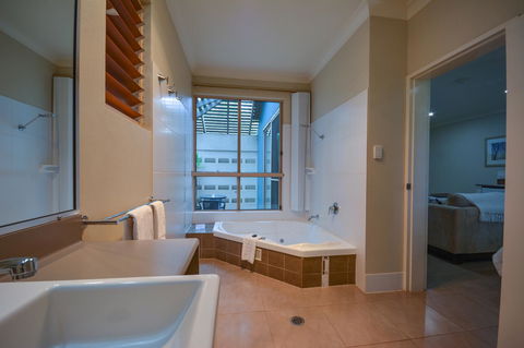 Blue Summit Hideaway - Melbourne Tourism 23
