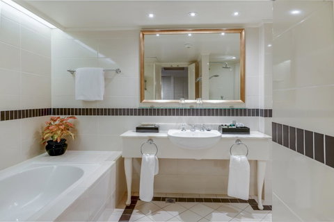 InterContinental Sanctuary Cove Resort, An IHG Hotel - Melbourne Tourism 5