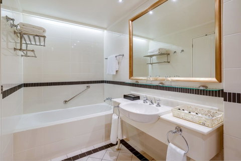 InterContinental Sanctuary Cove Resort, An IHG Hotel - Melbourne Tourism 8