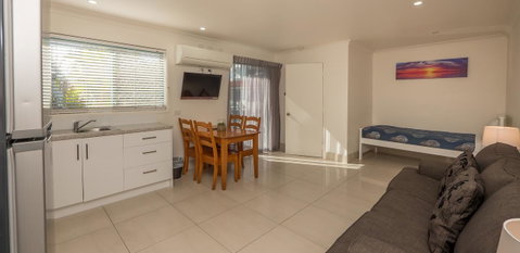 Bilinga Beach Motel - Melbourne Tourism 37