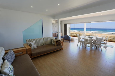Bilinga Beach Motel - Melbourne Tourism 10