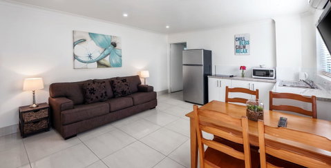 Bilinga Beach Motel - Melbourne Tourism 35