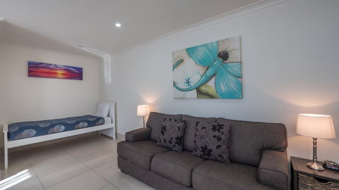 Bilinga Beach Motel - Melbourne Tourism 36