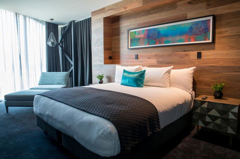 Eatons Hill Hotel - Melbourne Tourism 24