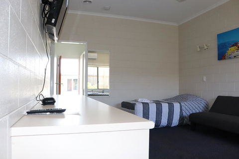 YAL Cairns - A Motel That Makes A Difference - Melbourne Tourism 8