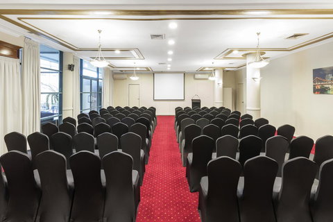 Hotel Diana - Melbourne Tourism 13