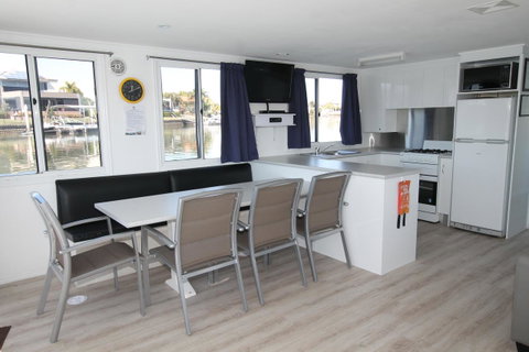 Coomera Houseboats - Melbourne Tourism 16