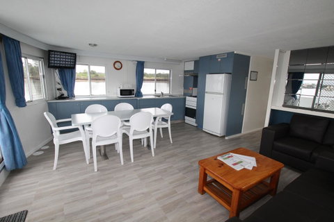 Coomera Houseboats - Melbourne Tourism 5