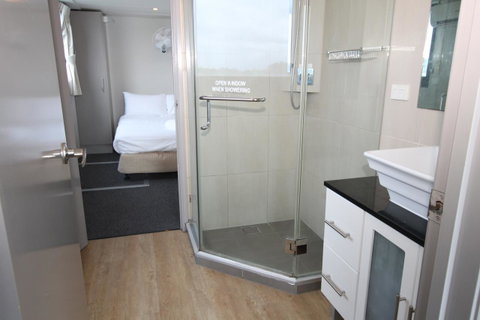Coomera Houseboats - Melbourne Tourism 23