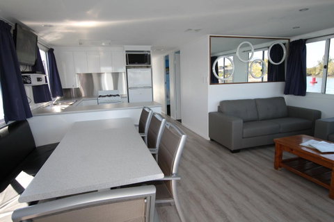 Coomera Houseboats - Melbourne Tourism 15