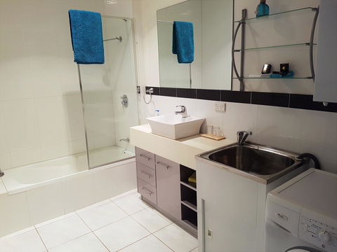 Sutton's Beach Unit - Melbourne Tourism 18