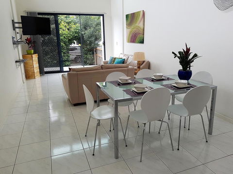 Sutton's Beach Unit - Melbourne Tourism 3