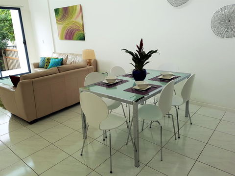 Sutton's Beach Unit - Melbourne Tourism 4