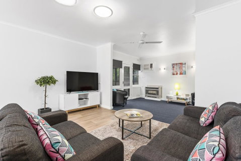 Wattle Grove Villa - Melbourne Tourism 3