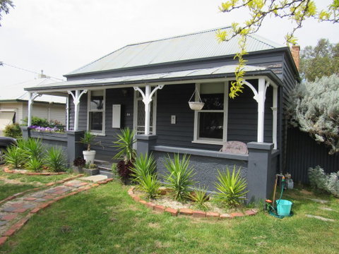 Welcome Stranger Cottage - Melbourne Tourism 0