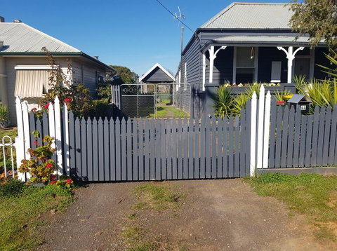 Welcome Stranger Cottage - Melbourne Tourism 1