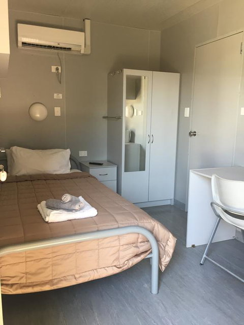 Wellshot Hotel - Melbourne Tourism 1