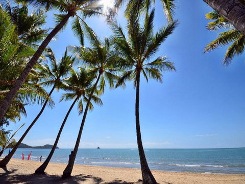 Whitehouse - Palm Cove - Melbourne Tourism 3