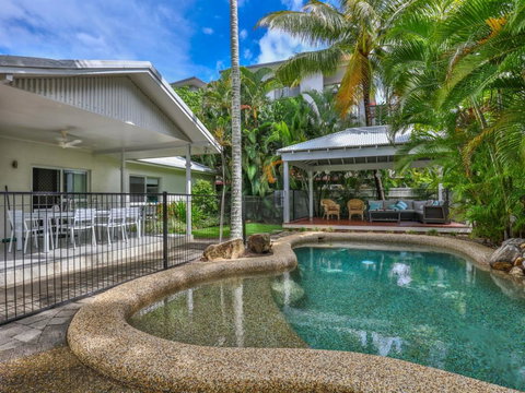 Whitehouse - Palm Cove - Melbourne Tourism 2