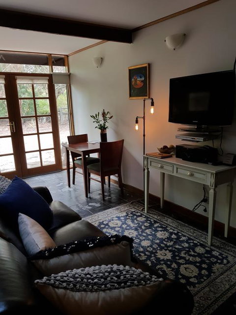 William Hunt's Retreat - Redwood Studio - Melbourne Tourism 3
