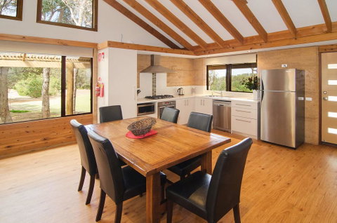 Woodstone Possum Cottage - Melbourne Tourism 2