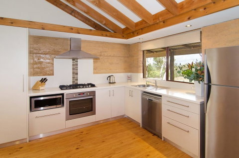 Woodstone Possum Cottage - Melbourne Tourism 1