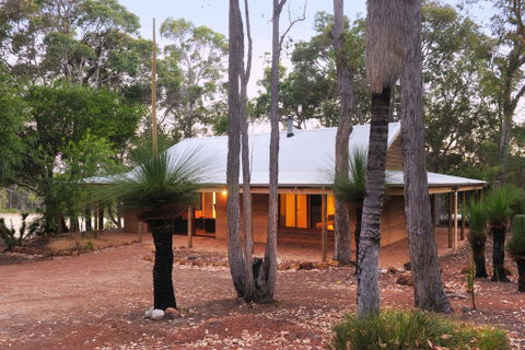 Woodstone Possum Cottage - Melbourne Tourism 0