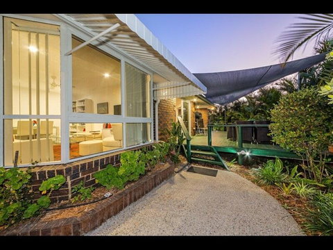 Woorim Secluded Palms Cottage - Melbourne Tourism 1