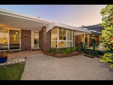 Woorim Secluded Palms Cottage - Melbourne Tourism 0