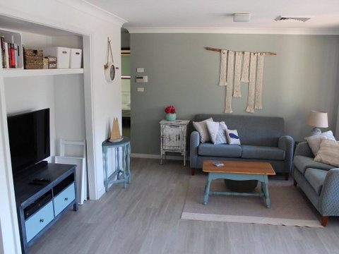 Wreck Beach Cottage @ Shoal Bay - Melbourne Tourism 0