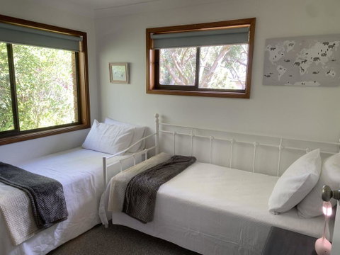 Wreck Beach Cottage @ Shoal Bay - Melbourne Tourism 3
