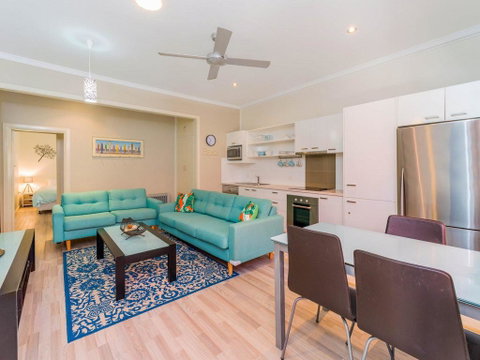 Yamba Daze - Sunset - Pet Friendly - Melbourne Tourism 1