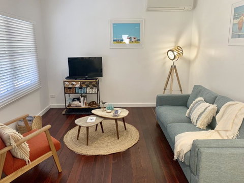 Yaringa Cottage...by The Sea - Melbourne Tourism 3