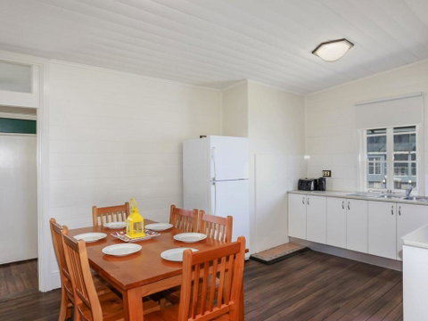 Yamba Pilot Cottage 2 - Pets Welcome - Close To Beach - Melbourne Tourism 2