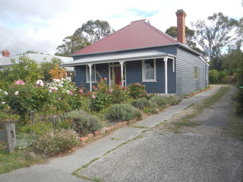 Yarram Cottage: Art And Accommodation - Melbourne Tourism 1