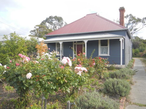 Yarram Cottage: Art And Accommodation - Melbourne Tourism 0