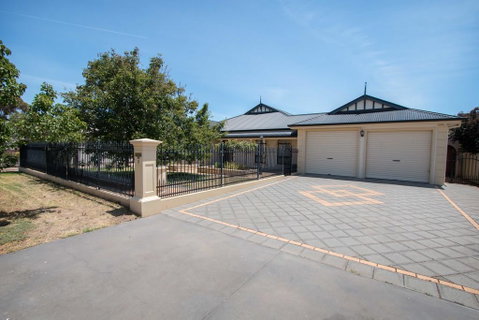 Yellow Rose Cottage - Melbourne Tourism 0