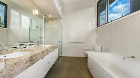 Your Luxury Escape - Kiah 11 Beach House Ocean Views - Melbourne Tourism 2