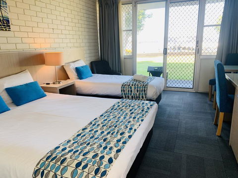 Zorba Waterfront Motel - Melbourne Tourism 2